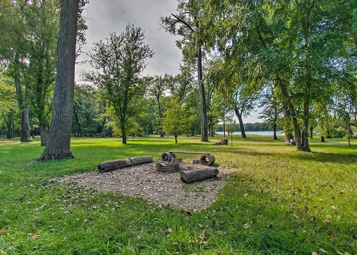 Hébergement de vacances Cozy Riverfront Getaway: Fishing On-site!