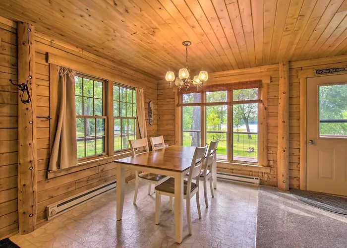 Hébergement de vacances Cozy Riverfront Getaway: Fishing On-site! Lacon