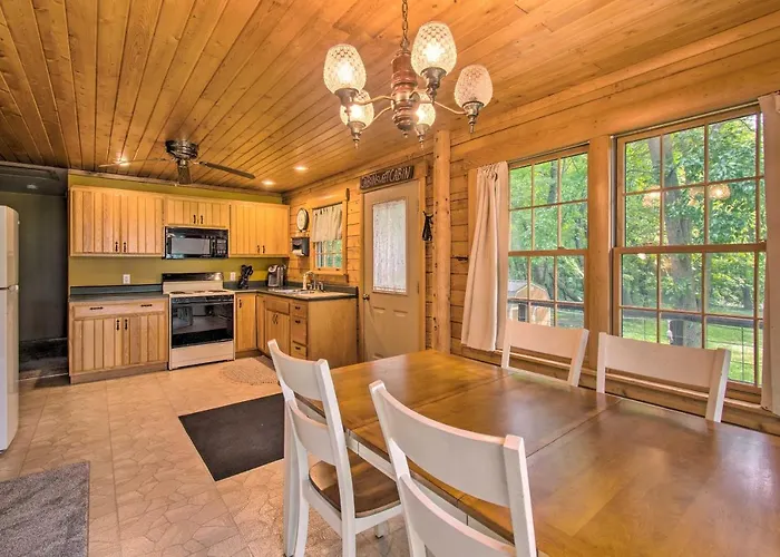 Cozy Riverfront Getaway: Fishing On-site! Lacon