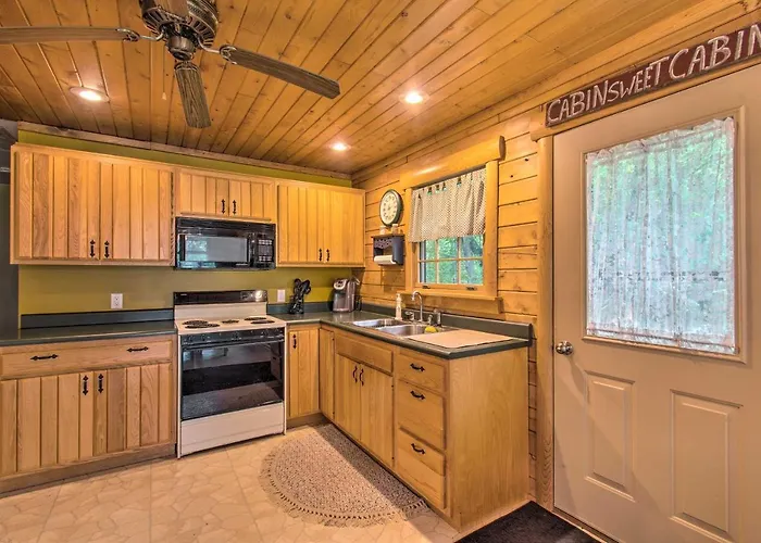 Hébergement de vacances Cozy Riverfront Getaway: Fishing On-site! *