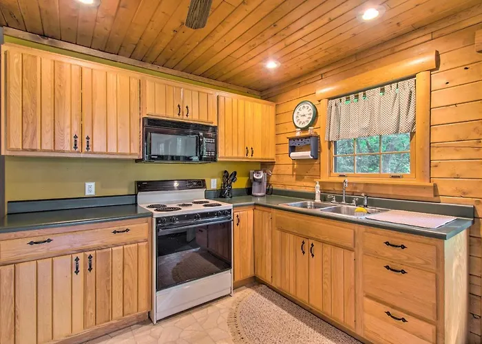 Hébergement de vacances Cozy Riverfront Getaway: Fishing On-site! *