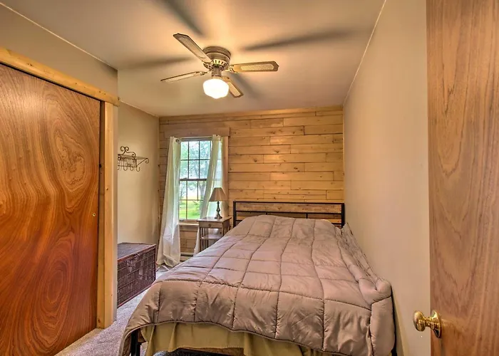Cozy Riverfront Getaway: Fishing On-site!