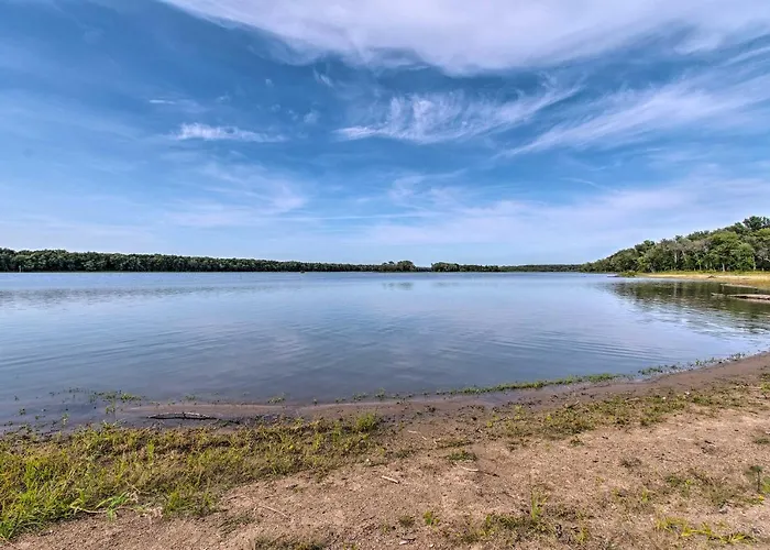 Hébergement de vacances Cozy Riverfront Getaway: Fishing On-site! Lacon