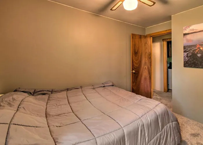 Cozy Riverfront Getaway: Fishing On-site!