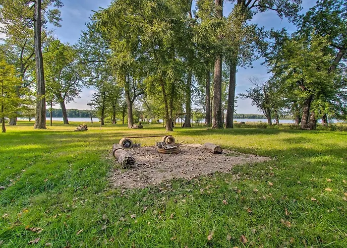 Hébergement de vacances Cozy Riverfront Getaway: Fishing On-site! Lacon