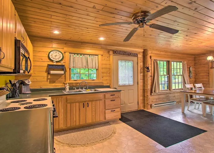 Hébergement de vacances Cozy Riverfront Getaway: Fishing On-site! Lacon