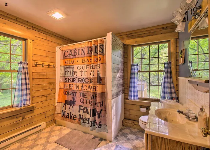 Cozy Riverfront Getaway: Fishing On-site! Holiday home Lacon