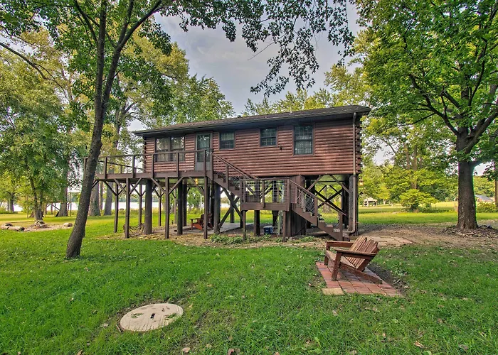 Cozy Riverfront Getaway: Fishing On-site! Hébergement de vacances *